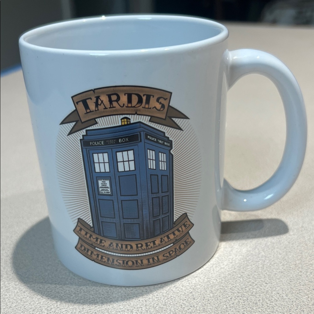 Dr. Who Features TARDIS Design Mug
NEW IN BOX
